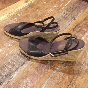 Nine West Size 10 brown wedge sandals